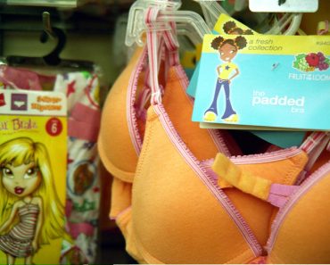 7 Tips for Purchasing the First Bra for Your Daughter